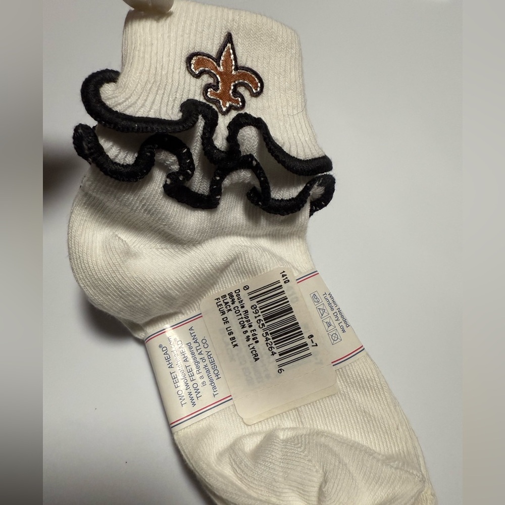NWT Vintage Two Feet Ahead White Ruffled Kid’s Fleur de lis Saints Socks